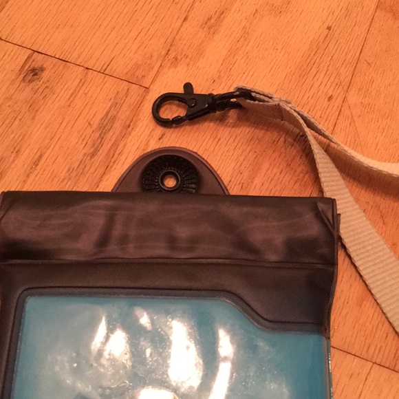 Eddie Bauer Travel On - Picture 5 of 7